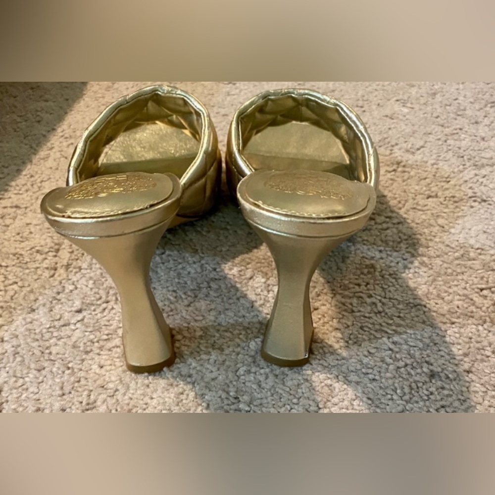 NWOB VINCE CAMUTO Reselm Quilted Band Leather Dress Sandals gold 7 1/5 - Picture 8 of 10